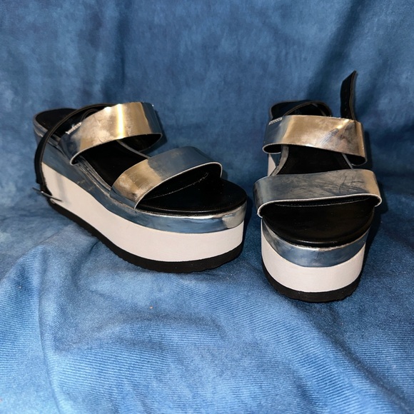 Fashion Nova platform sandals - Picture 1 of 3
